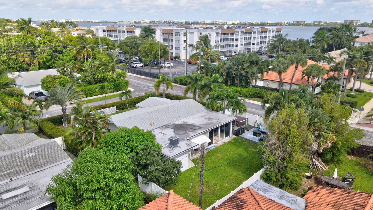 For Sale: $549,900 (2 beds, 2 baths, 1575 Square Feet)