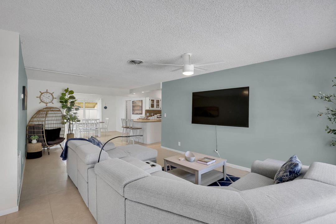 For Sale: $549,900 (2 beds, 2 baths, 1575 Square Feet)