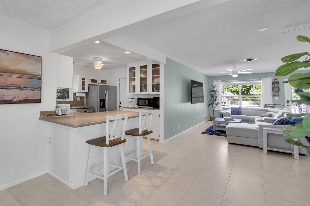 For Sale: $549,900 (2 beds, 2 baths, 1575 Square Feet)