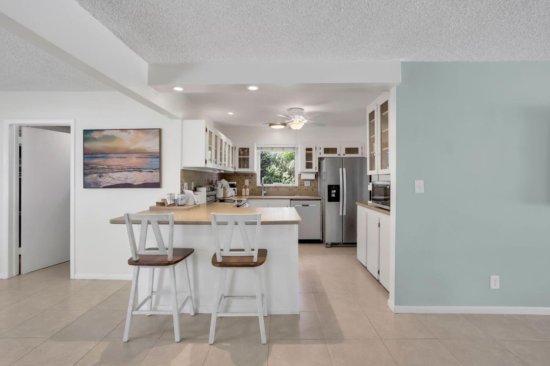 For Sale: $549,900 (2 beds, 2 baths, 1575 Square Feet)