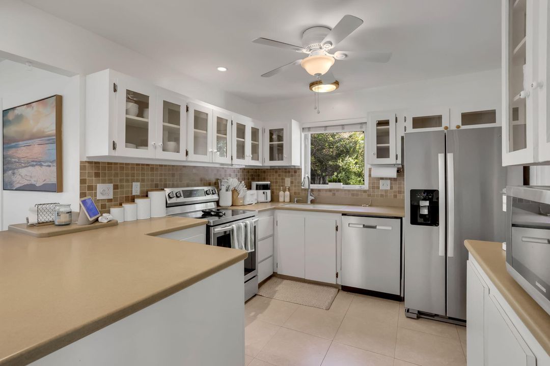 For Sale: $549,900 (2 beds, 2 baths, 1575 Square Feet)