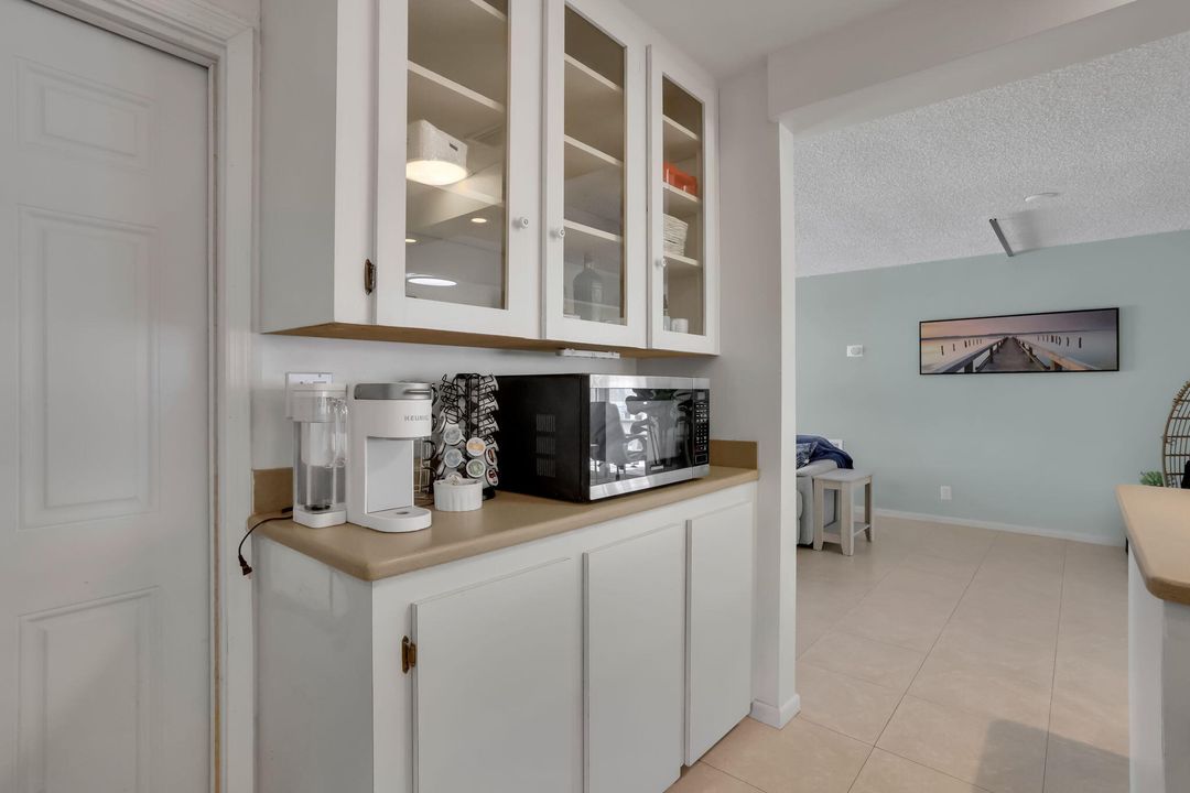 For Sale: $549,900 (2 beds, 2 baths, 1575 Square Feet)