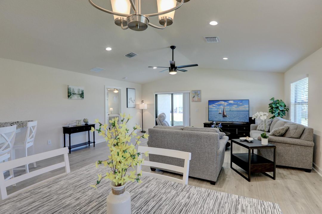 待售: $169,000 (2 贝兹, 2 浴室, 1451 平方英尺)