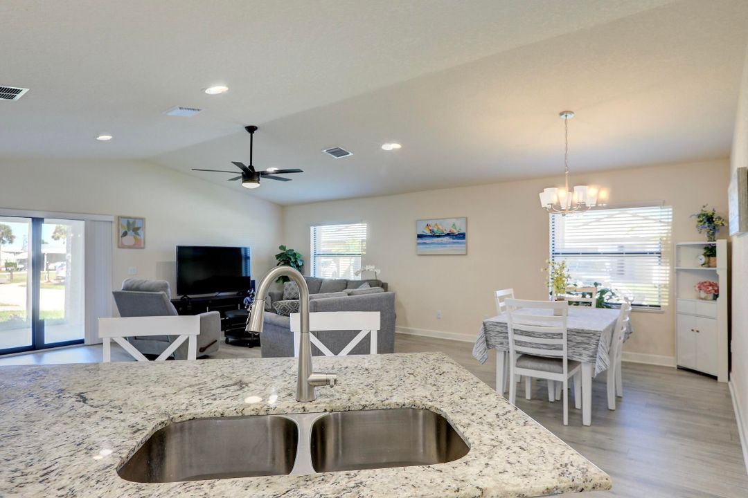 待售: $169,000 (2 贝兹, 2 浴室, 1451 平方英尺)