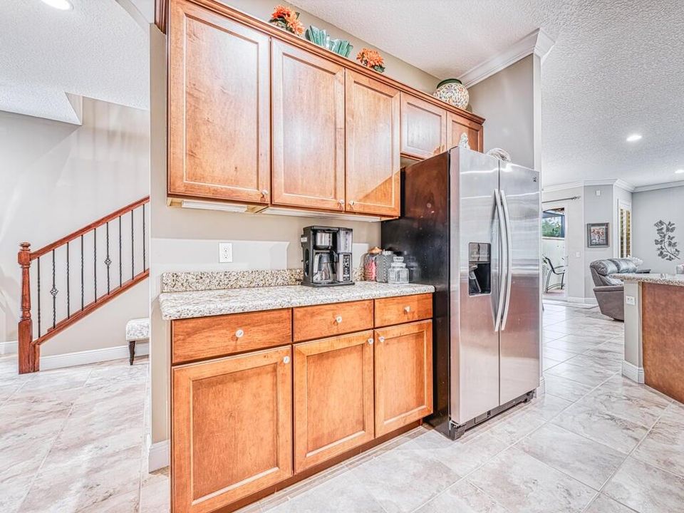 合同活跃: $3,500 (3 贝兹, 2 浴室, 2278 平方英尺)