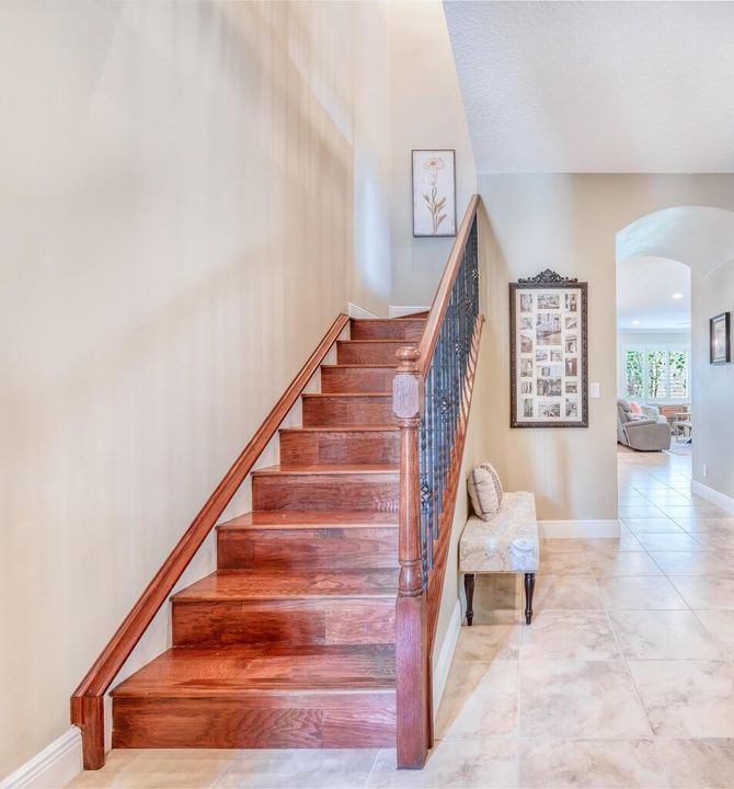 合同活跃: $3,500 (3 贝兹, 2 浴室, 2278 平方英尺)