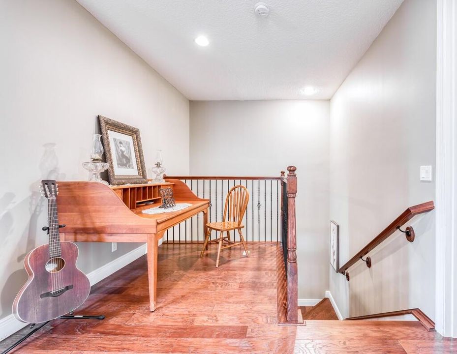 合同活跃: $3,500 (3 贝兹, 2 浴室, 2278 平方英尺)