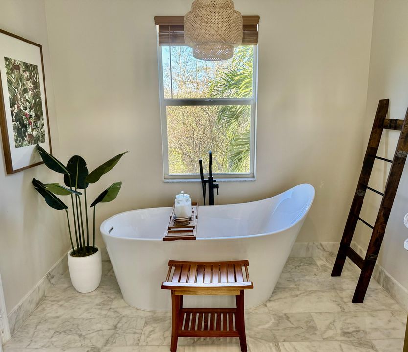 合同活跃: $3,500 (3 贝兹, 2 浴室, 2278 平方英尺)