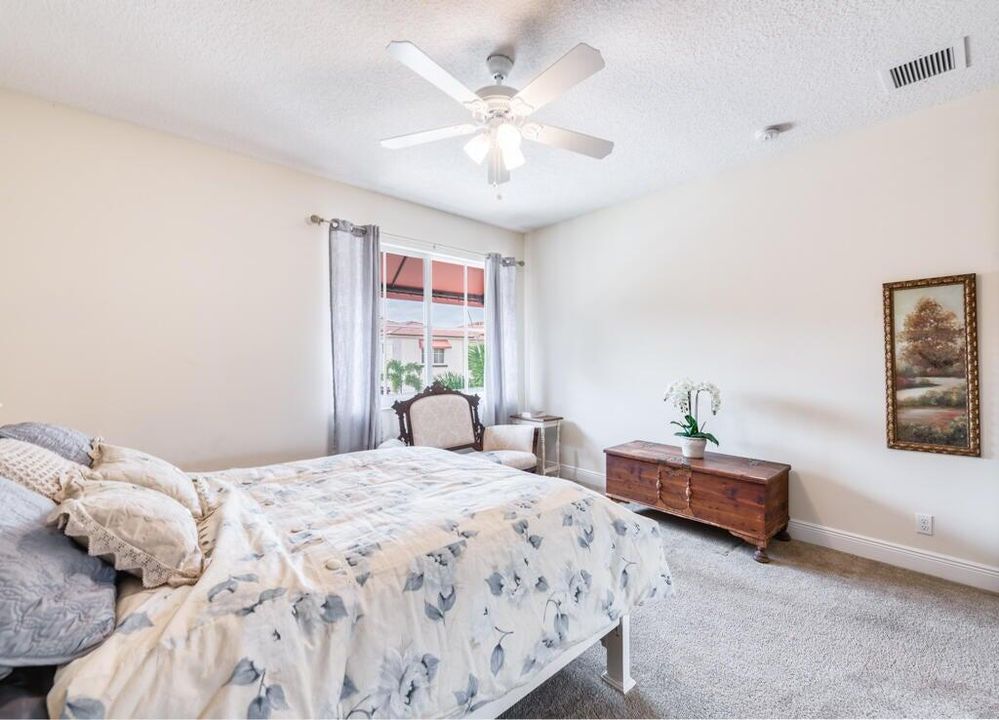 合同活跃: $3,500 (3 贝兹, 2 浴室, 2278 平方英尺)