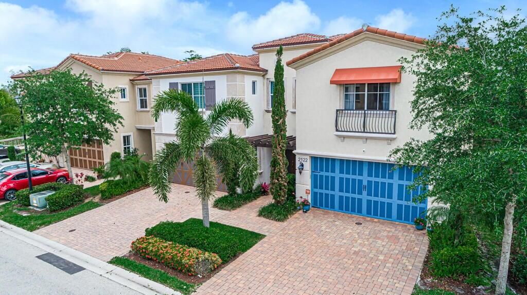 合同活跃: $3,500 (3 贝兹, 2 浴室, 2278 平方英尺)