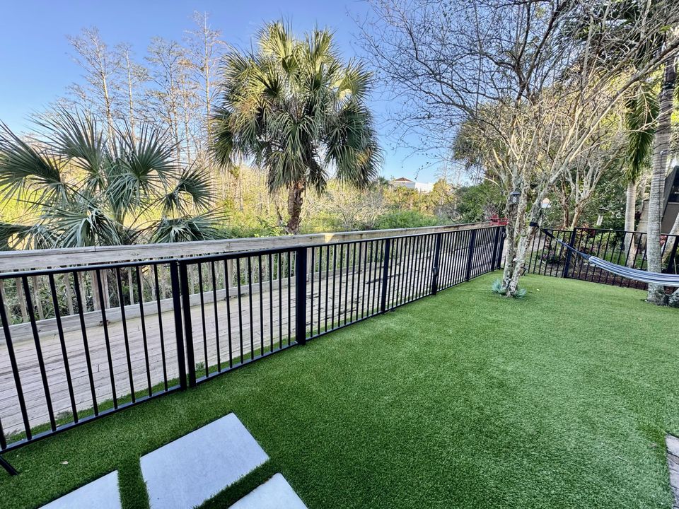 合同活跃: $3,500 (3 贝兹, 2 浴室, 2278 平方英尺)