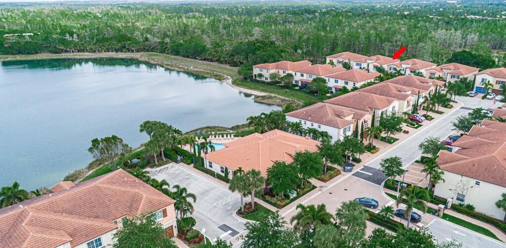 合同活跃: $3,500 (3 贝兹, 2 浴室, 2278 平方英尺)