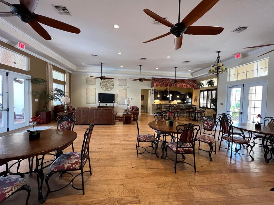 合同活跃: $3,500 (3 贝兹, 2 浴室, 2278 平方英尺)