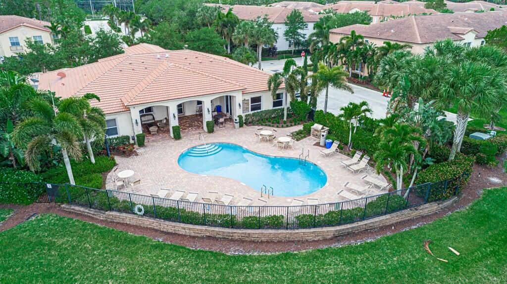 合同活跃: $3,500 (3 贝兹, 2 浴室, 2278 平方英尺)