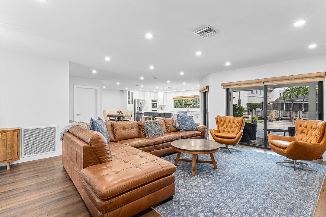 For Sale: $2,650,000 (3 beds, 2 baths, 1934 Square Feet)