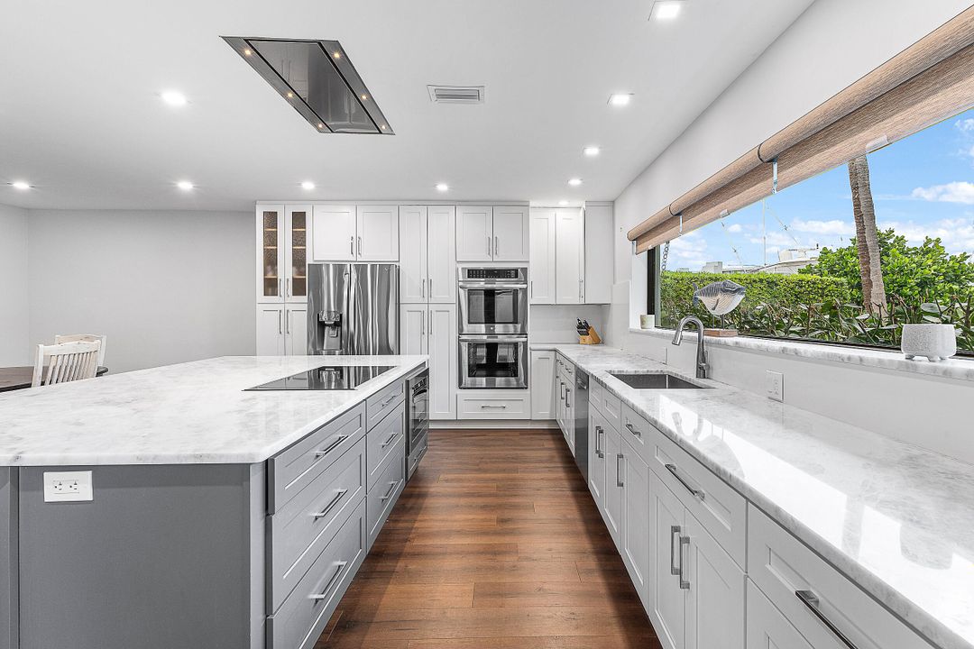 For Sale: $2,650,000 (3 beds, 2 baths, 1934 Square Feet)