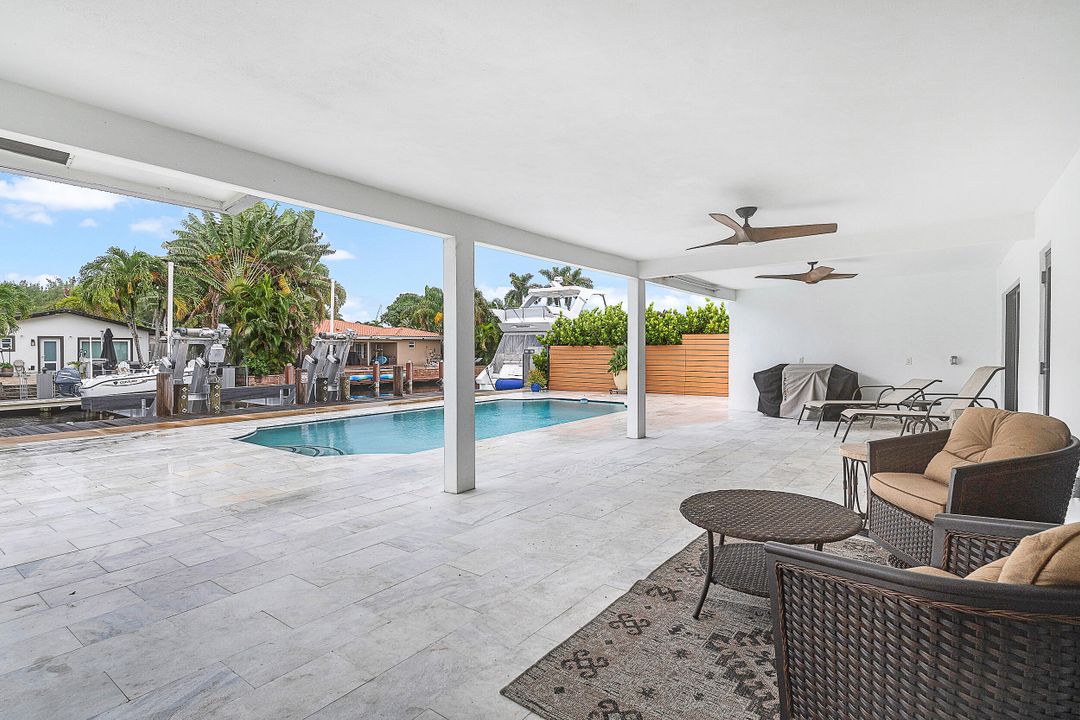 For Sale: $2,650,000 (3 beds, 2 baths, 1934 Square Feet)