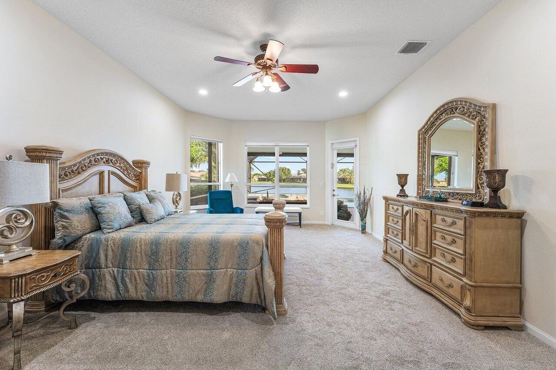 Под контрактом: $830,000 (5 спален, 3 ванн, 2980 Квадратных фут)