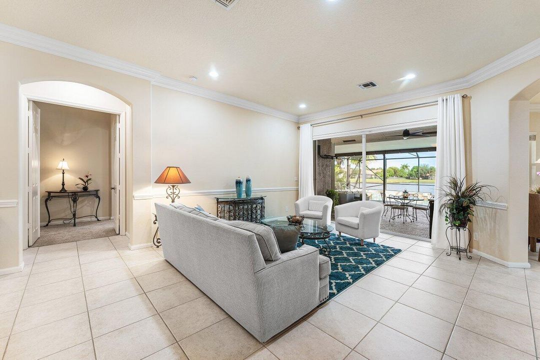 Под контрактом: $830,000 (5 спален, 3 ванн, 2980 Квадратных фут)