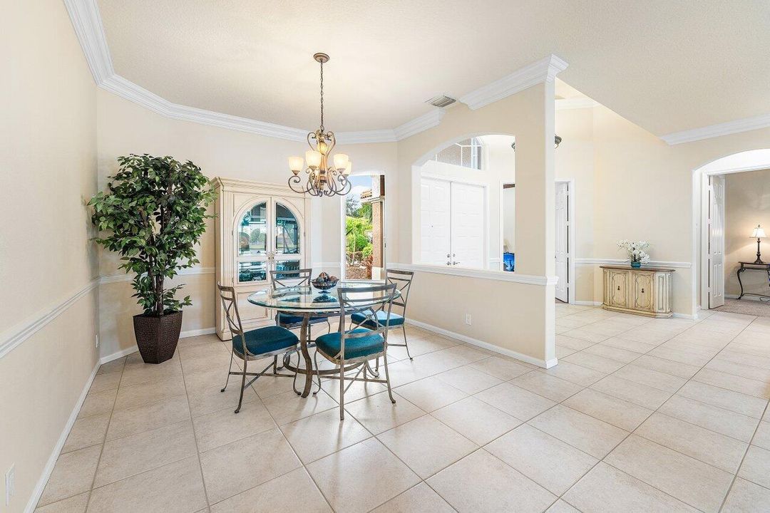 Под контрактом: $830,000 (5 спален, 3 ванн, 2980 Квадратных фут)