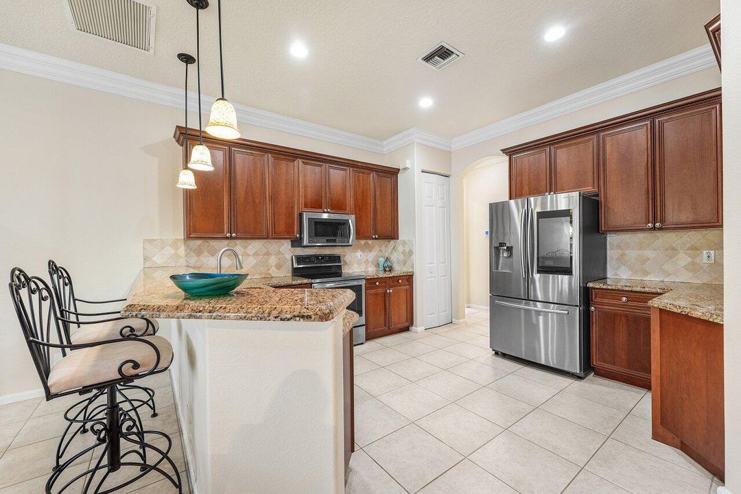 Под контрактом: $830,000 (5 спален, 3 ванн, 2980 Квадратных фут)