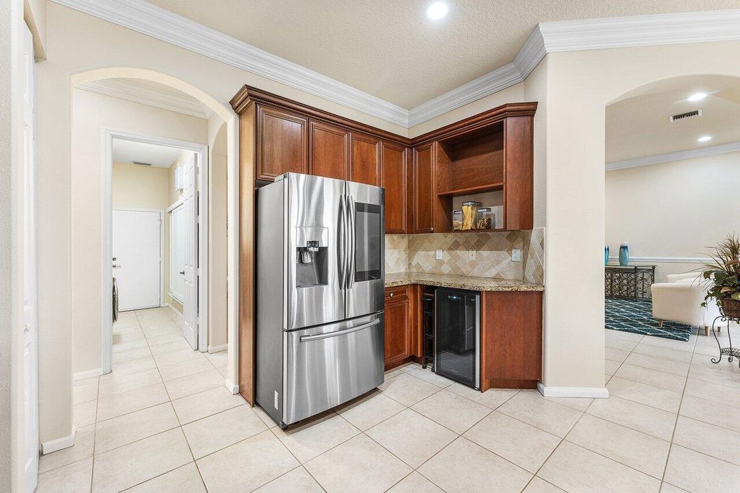 Под контрактом: $830,000 (5 спален, 3 ванн, 2980 Квадратных фут)