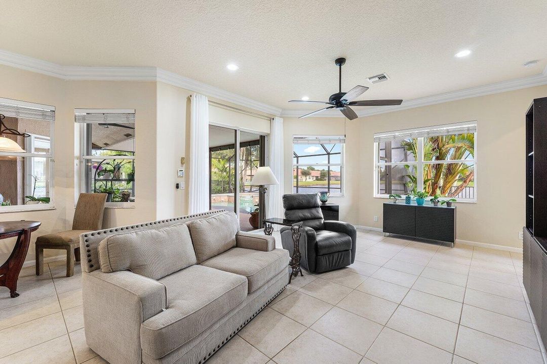 Под контрактом: $830,000 (5 спален, 3 ванн, 2980 Квадратных фут)