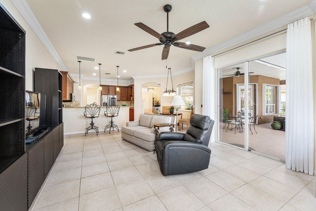 Под контрактом: $830,000 (5 спален, 3 ванн, 2980 Квадратных фут)