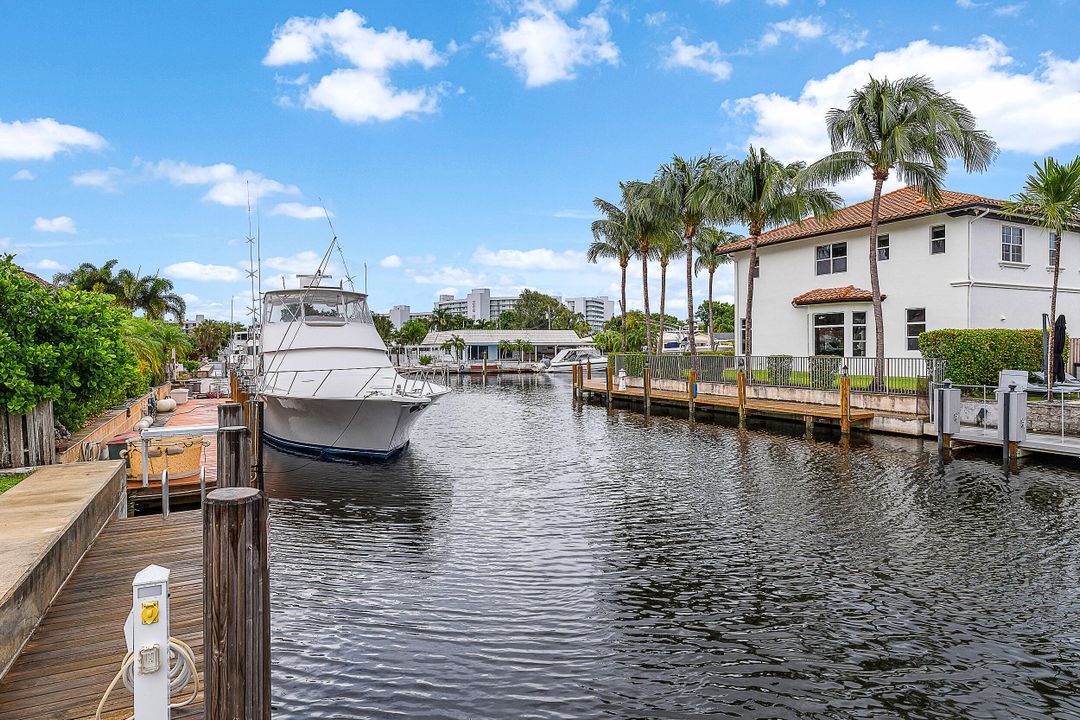 For Sale: $2,650,000 (3 beds, 2 baths, 1934 Square Feet)