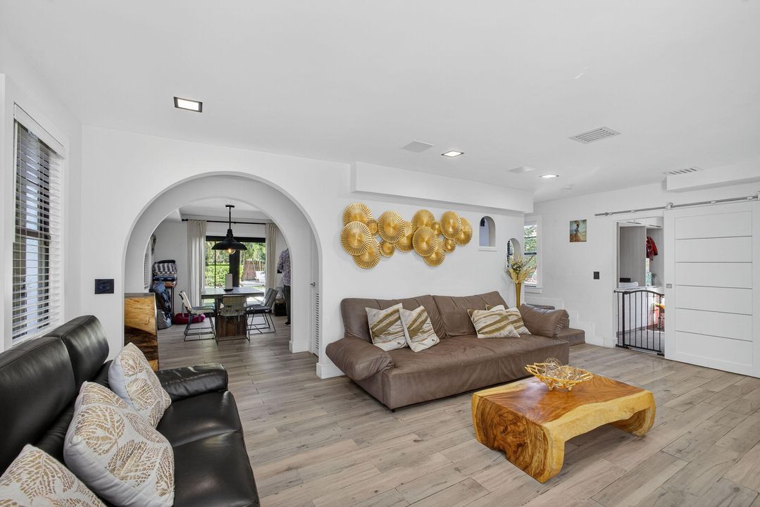 待售: $1,395,000 (4 贝兹, 2 浴室, 1809 平方英尺)