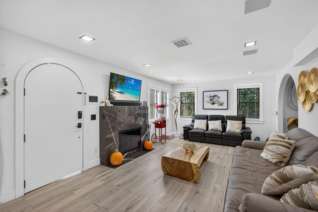 待售: $1,395,000 (4 贝兹, 2 浴室, 1809 平方英尺)