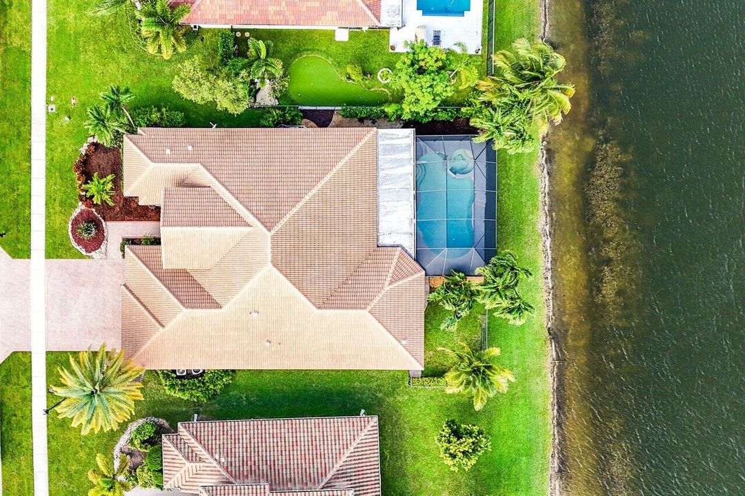 Под контрактом: $830,000 (5 спален, 3 ванн, 2980 Квадратных фут)