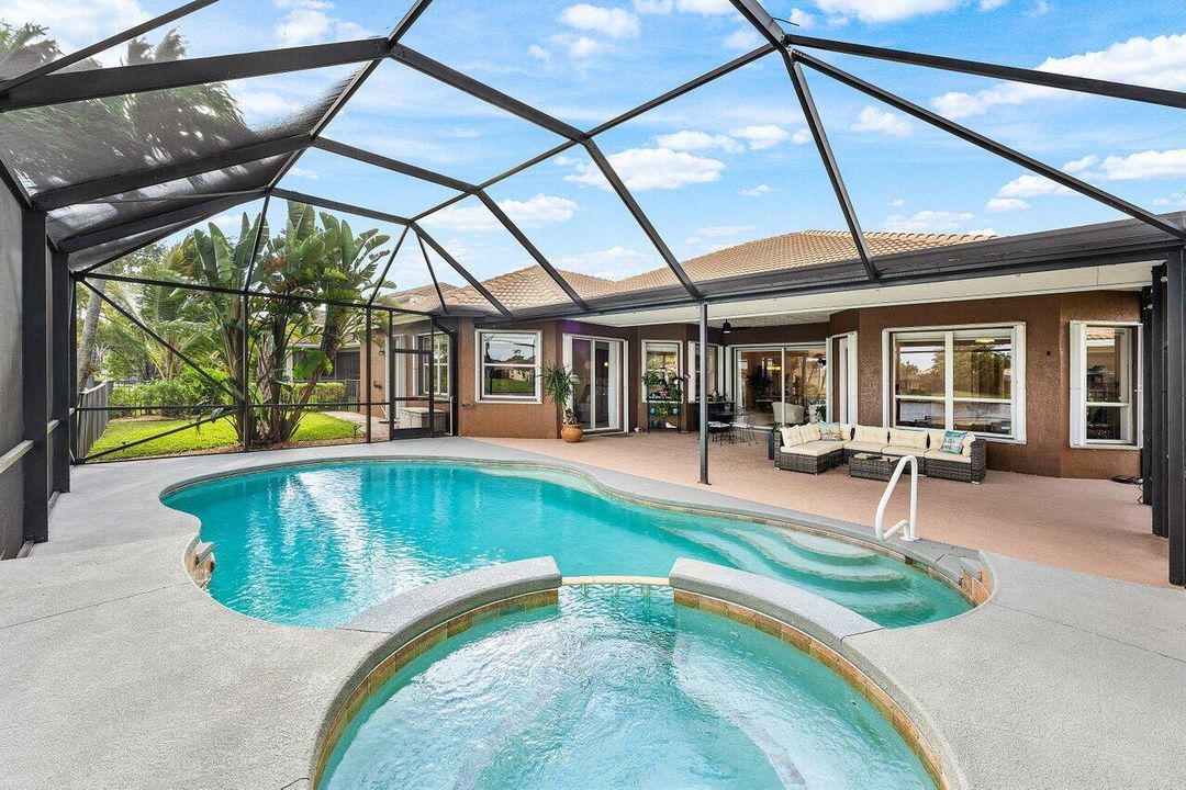 Под контрактом: $830,000 (5 спален, 3 ванн, 2980 Квадратных фут)