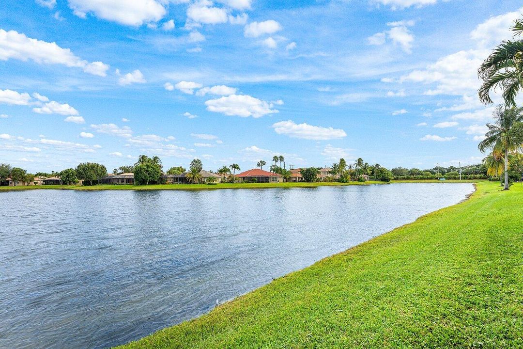 Под контрактом: $830,000 (5 спален, 3 ванн, 2980 Квадратных фут)