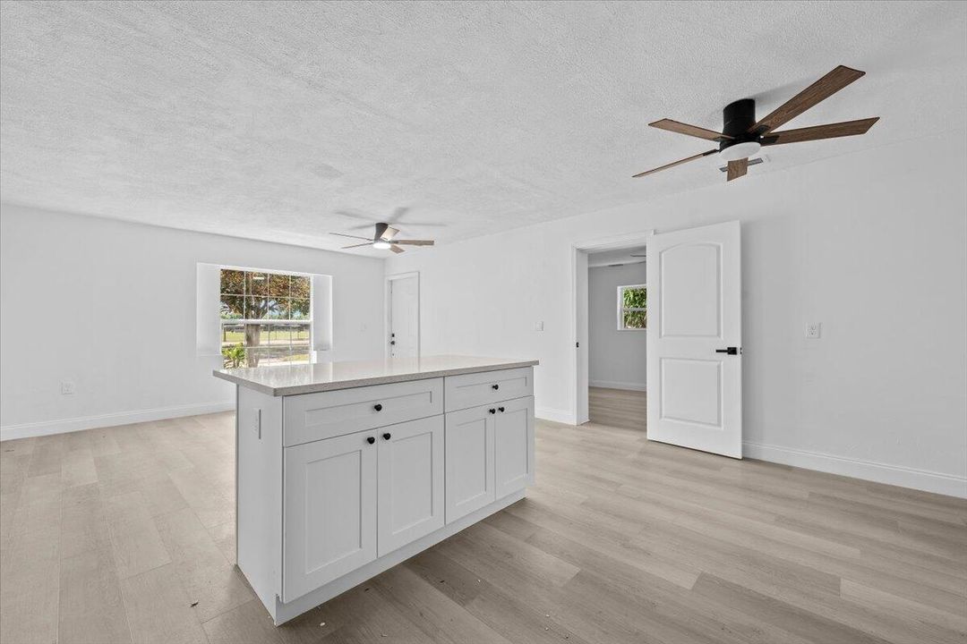 待售: $380,000 (4 贝兹, 2 浴室, 1503 平方英尺)