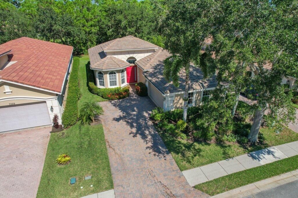 For Sale: $449,900 (3 beds, 2 baths, 1789 Square Feet)