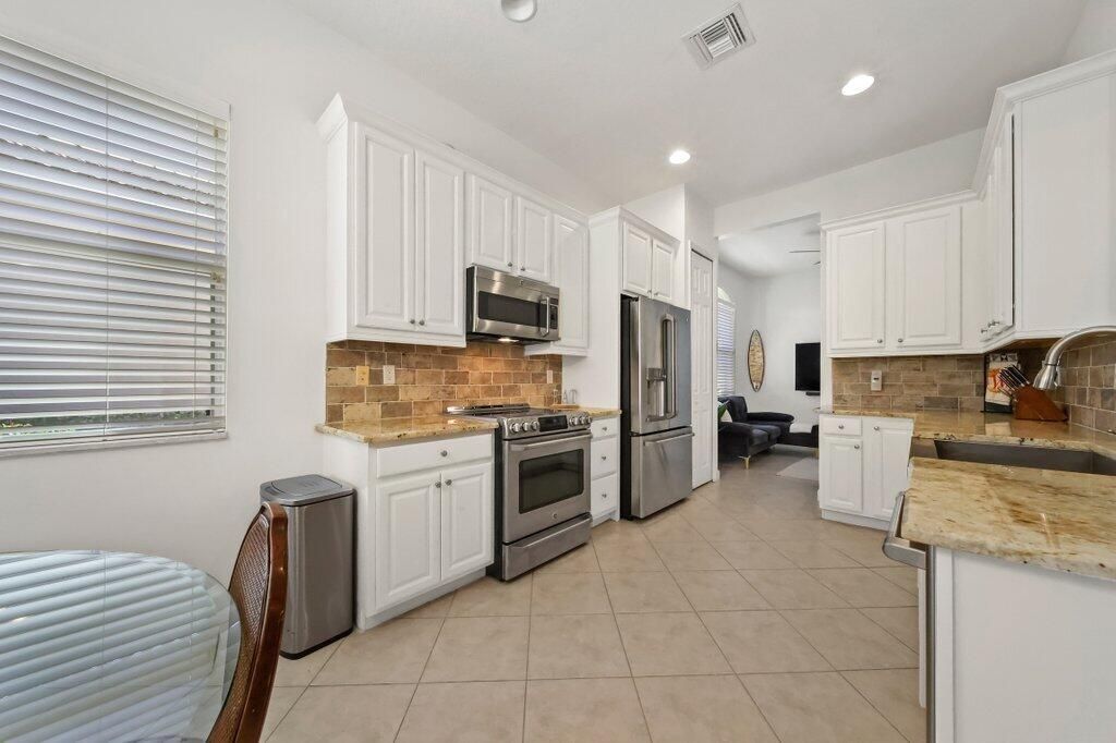 For Sale: $449,900 (3 beds, 2 baths, 1789 Square Feet)