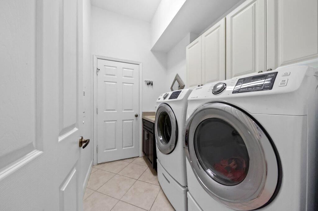 For Sale: $449,900 (3 beds, 2 baths, 1789 Square Feet)