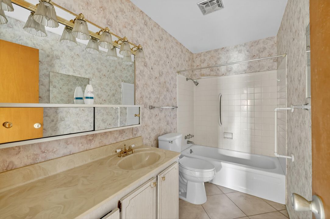 Под контрактом: $96,000 (2 спален, 2 ванн, 1089 Квадратных фут)