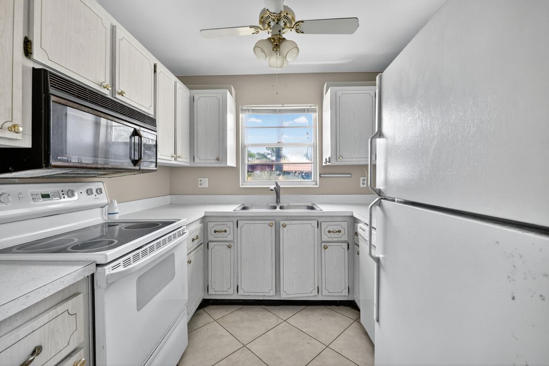 Под контрактом: $96,000 (2 спален, 2 ванн, 1089 Квадратных фут)