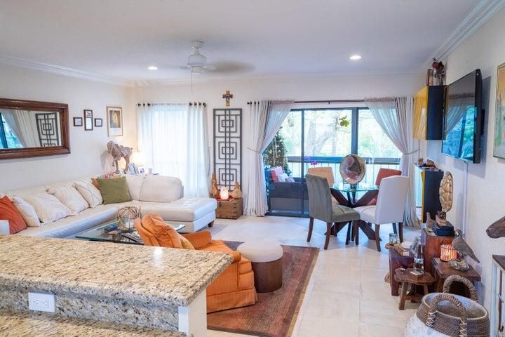 出租: $3,500 (1 贝兹, 1 浴室, 1400 平方英尺)