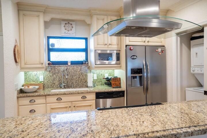 出租: $3,500 (1 贝兹, 1 浴室, 1400 平方英尺)