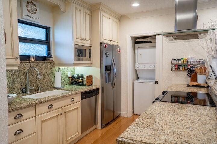 出租: $3,500 (1 贝兹, 1 浴室, 1400 平方英尺)