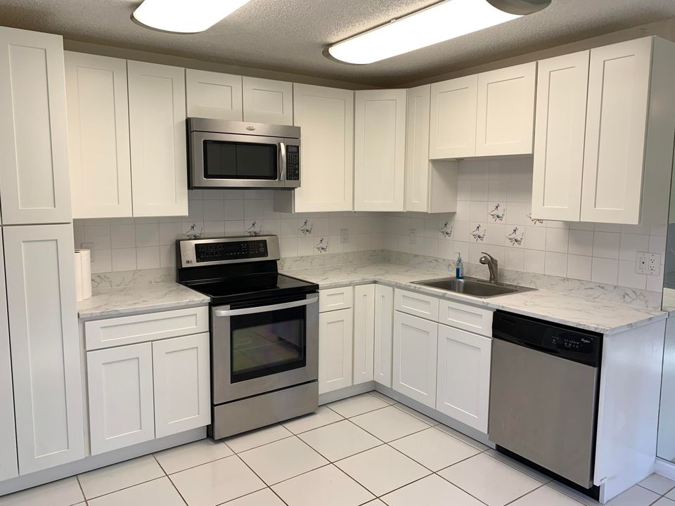 For Rent: $2,000 (2 beds, 1 baths, 841 Square Feet)
