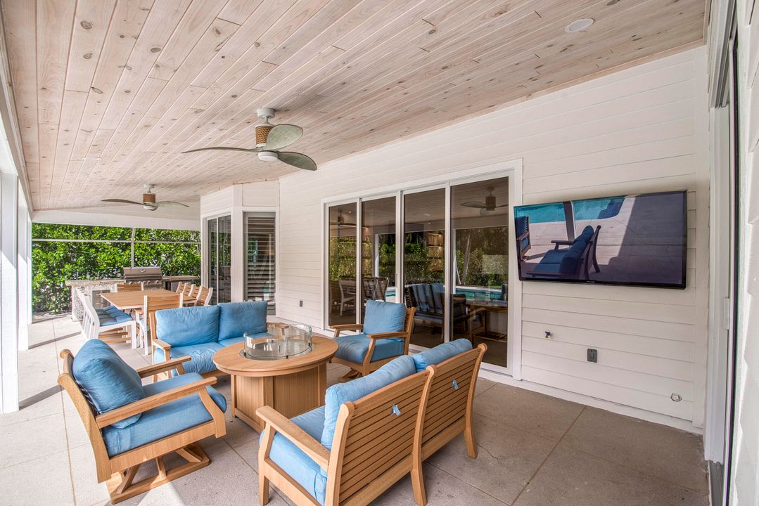 Active With Contract: $1,999,999 (5 beds, 3 baths, 3378 Square Feet)