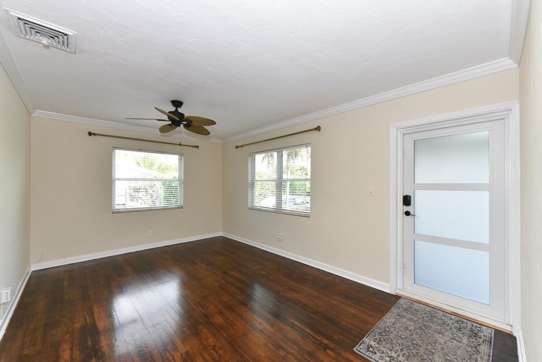 Active With Contract: $924,900 (3 beds, 2 baths, 1219 Square Feet)