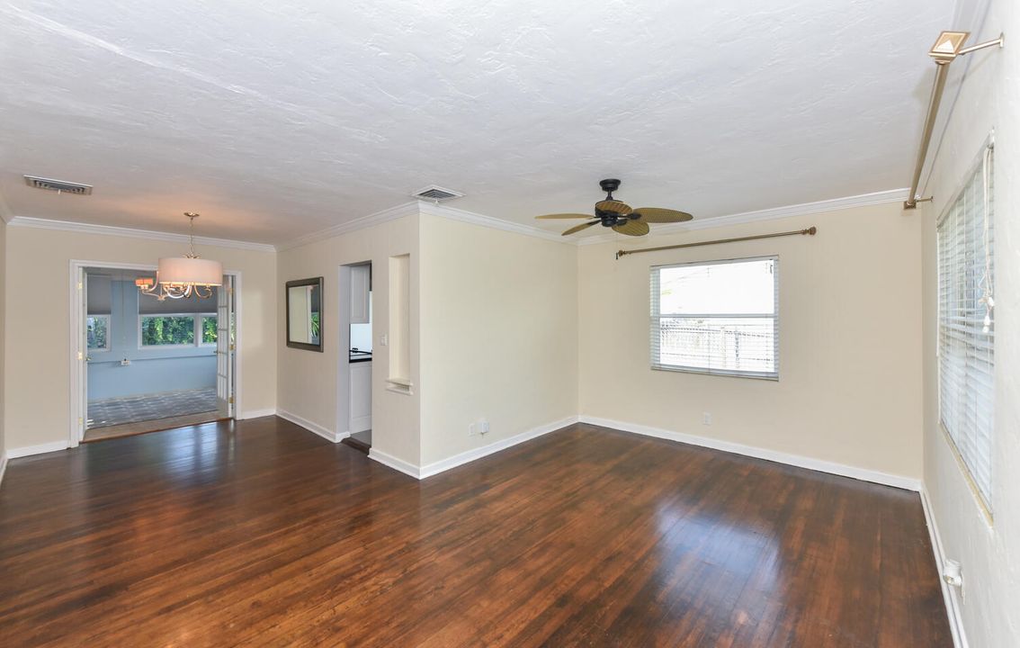 Active With Contract: $924,900 (3 beds, 2 baths, 1219 Square Feet)