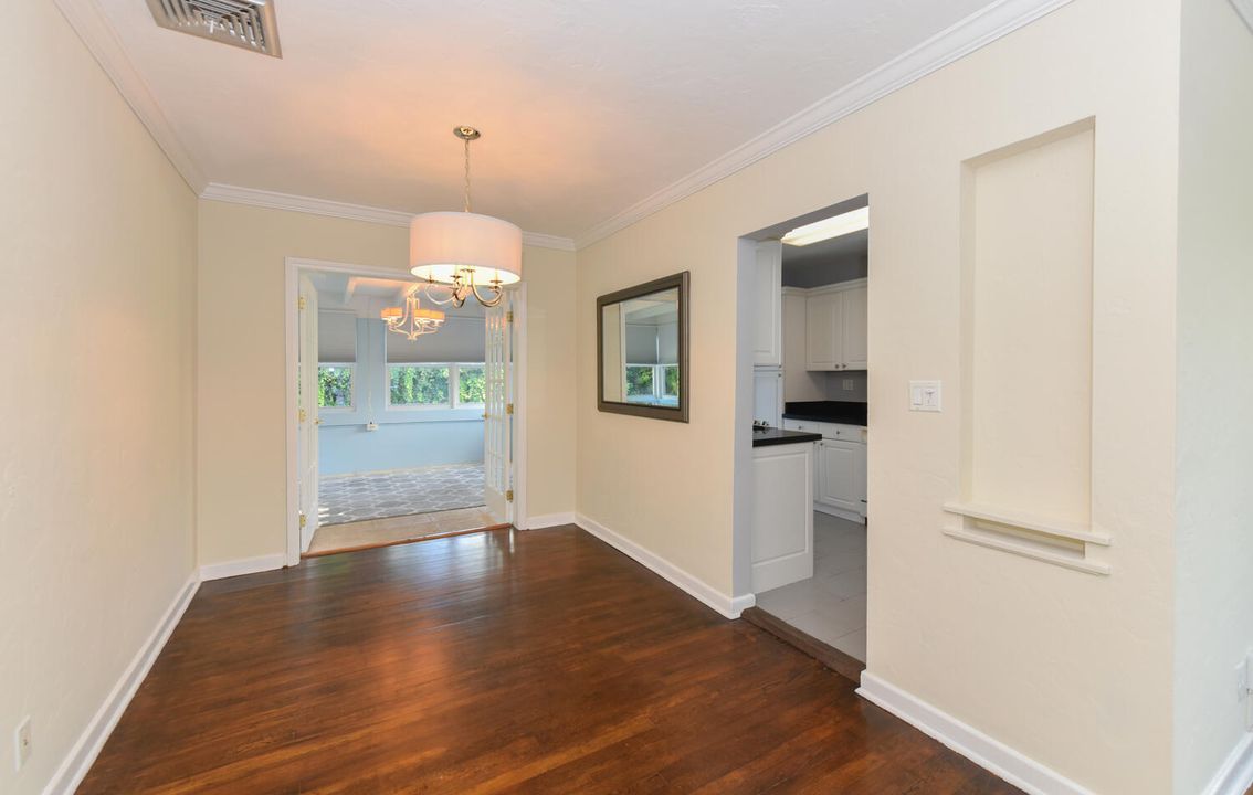 Active With Contract: $924,900 (3 beds, 2 baths, 1219 Square Feet)