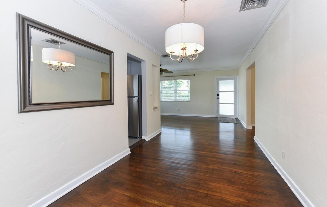 Active With Contract: $924,900 (3 beds, 2 baths, 1219 Square Feet)