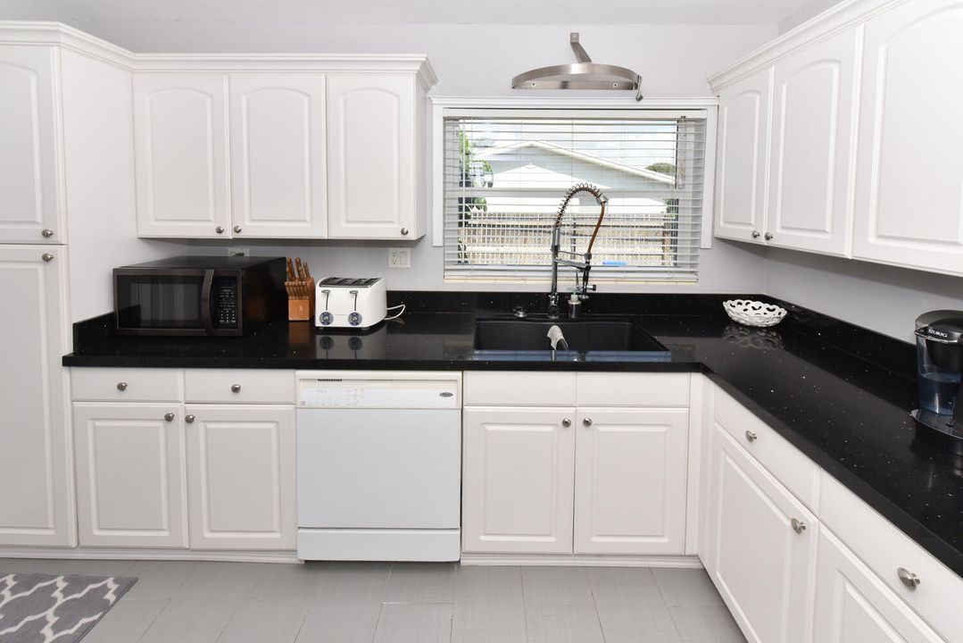 Active With Contract: $924,900 (3 beds, 2 baths, 1219 Square Feet)